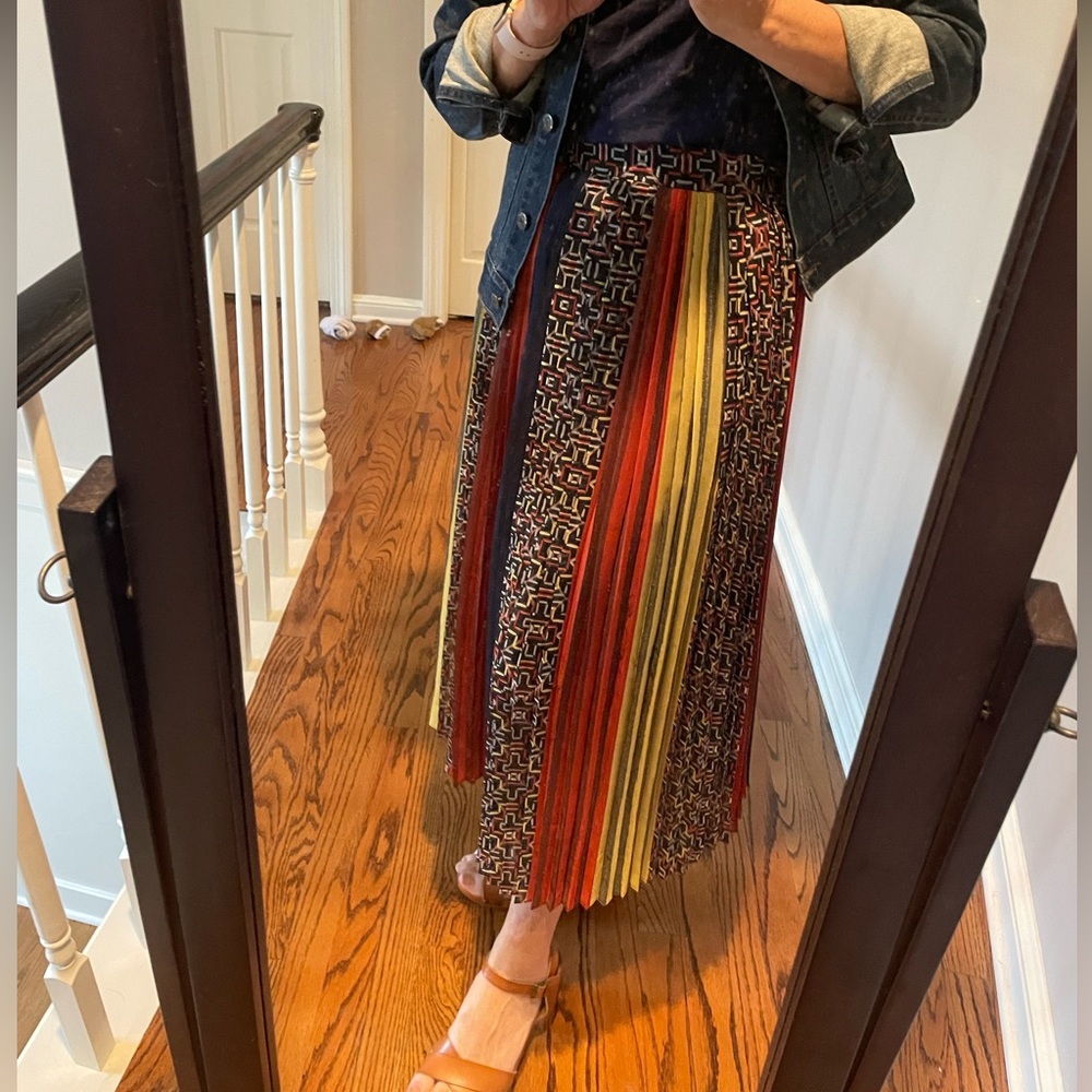 Max azria pleated skirt